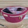 Banane 2 zips en velours côtelé lie de vin, doublure fleurie tissu Adèle sur le site Johanna Créations