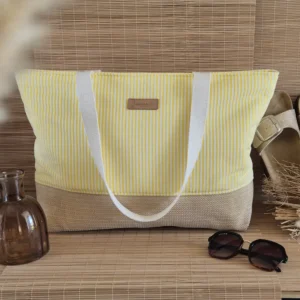 Sac de plage taille moyenne à rayures jaunes avec base raphia sur le site Johanna Créations