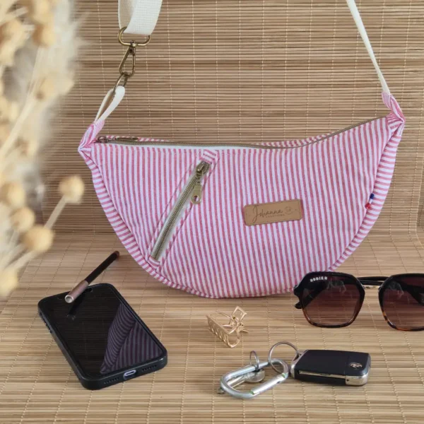 Sac demi-lune rayé rose et blanc avec bandoulière – sur le site Johanna Créations