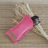 Etui à lunettes 3 Étui à lunettes rose pamplemousse en velours côtelé, lunettes de soleil glissées dedans sur le site Johanna Créations