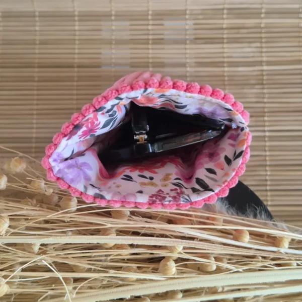 Etui à lunettes 4 Intérieur de l'étui à lunettes rose pamplemousse doublure fleurie Adèle sur le site Johanna Créations