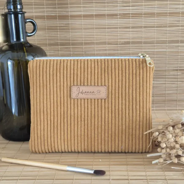 Trousse plate camel Trousse plate camel en velours côtelé sur le site Johanna Créations