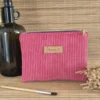 Trousse plate framboise Trousse plate rose framboise en velours côtelé, doublure fleurie sur le site Johanna Créations