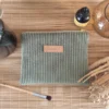 Trousse plate kaki 3 Trousse plate velours côtelé kaki sur le site Johanna Créations