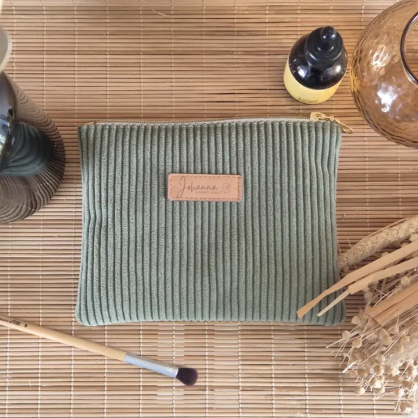 Trousse plate kaki 3 Trousse plate velours côtelé kaki sur le site Johanna Créations