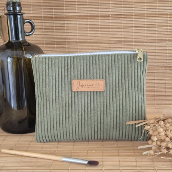 Trousse plate kaki Trousse plate velours côtelé kaki sur le site Johanna Créations