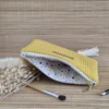 Trousse plate moutarde en velours côtelé, doublure fleurie sur le site Johanna Créations