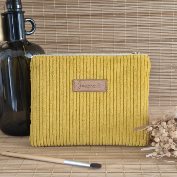 Trousse plate velours côtelé jaune moutarde sur le site Johanna Créations