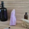 Trousse triangle à rayures rouge cerise avec tissu intérieur blanc sur le site Johanna Créations