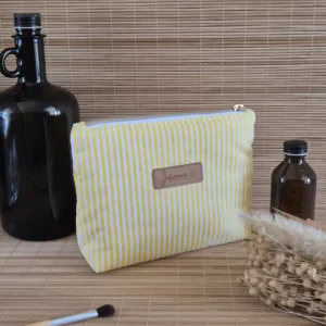 Trousse triangle à rayures jaunes Trousse triangle à rayures jaunes sur le site Johanna Créations