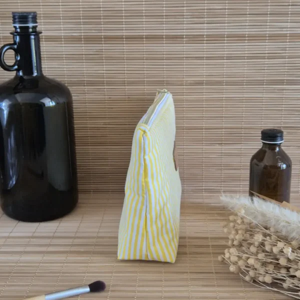 Trousse triangle à rayures jaunes 4 Trousse triangle à rayures jaunes sur le site Johanna Créations