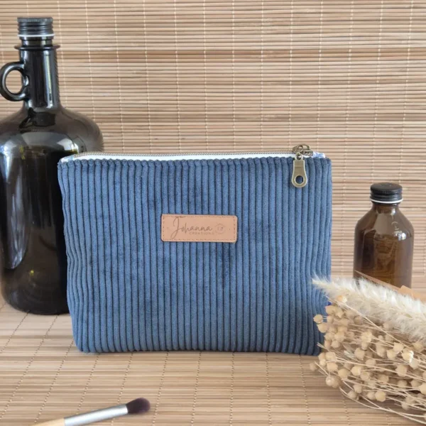 Trousse triangle en velours côtelé bleu nuit 2 Trousse triangle en velours côtelé bleu nuit sur le site Johanna Créations
