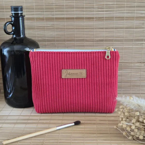 Trousse triangle en velours côtelé rouge 2 Trousse triangle en velours côtelé rouge sur le site Johanna Créations