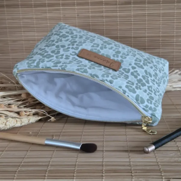 Trousse triangle graou vert 3 Trousse triangle à motifs léopard ou graou vert avec vu intérieur sur le site Johanna Créations