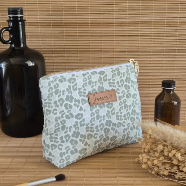 Trousse triangle graou vert Trousse triangle à motifs léopard ou graou vert sur le site Johanna Créations